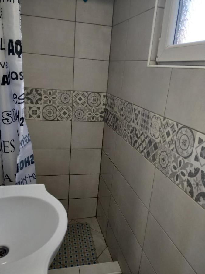 Studio Kaca سيتينيي المظهر الخارجي الصورة